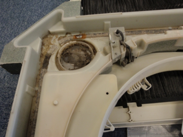 ■2014/08/21 港南区の業務用エアコンクリーニング(高圧洗浄)